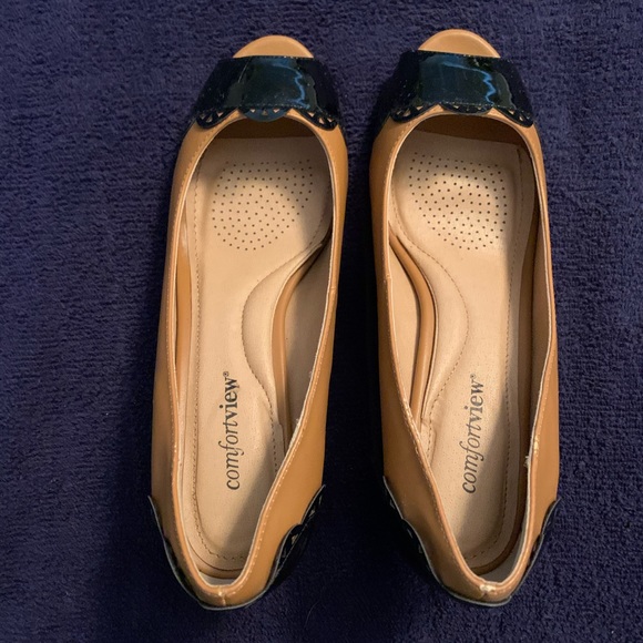 Black and Brown Perp Toe Pump - Picture 2 of 4